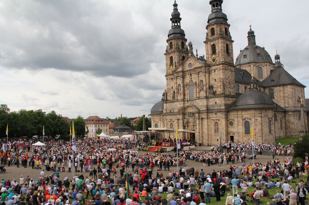 Bistum Fulda Feierliche Eröffnung der traditionellen Bonifatiuswallfahrten