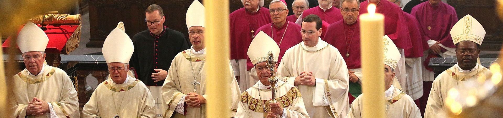 „Zeuge Gottes und Anwalt des Lebensrechts“ - Goldenes Priesterjubiläum von Bischof Algermissen im Fuldaer Dom