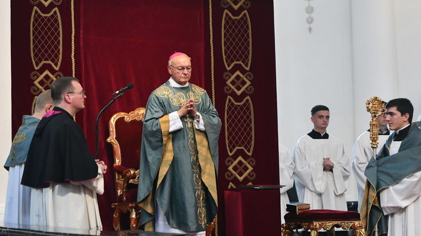 Bischof Algermissen wurde im Fuldaer Dom feierlich verabschiedet