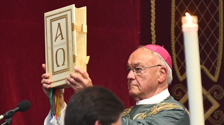 Bischof Algermissen wurde im Fuldaer Dom feierlich verabschiedet