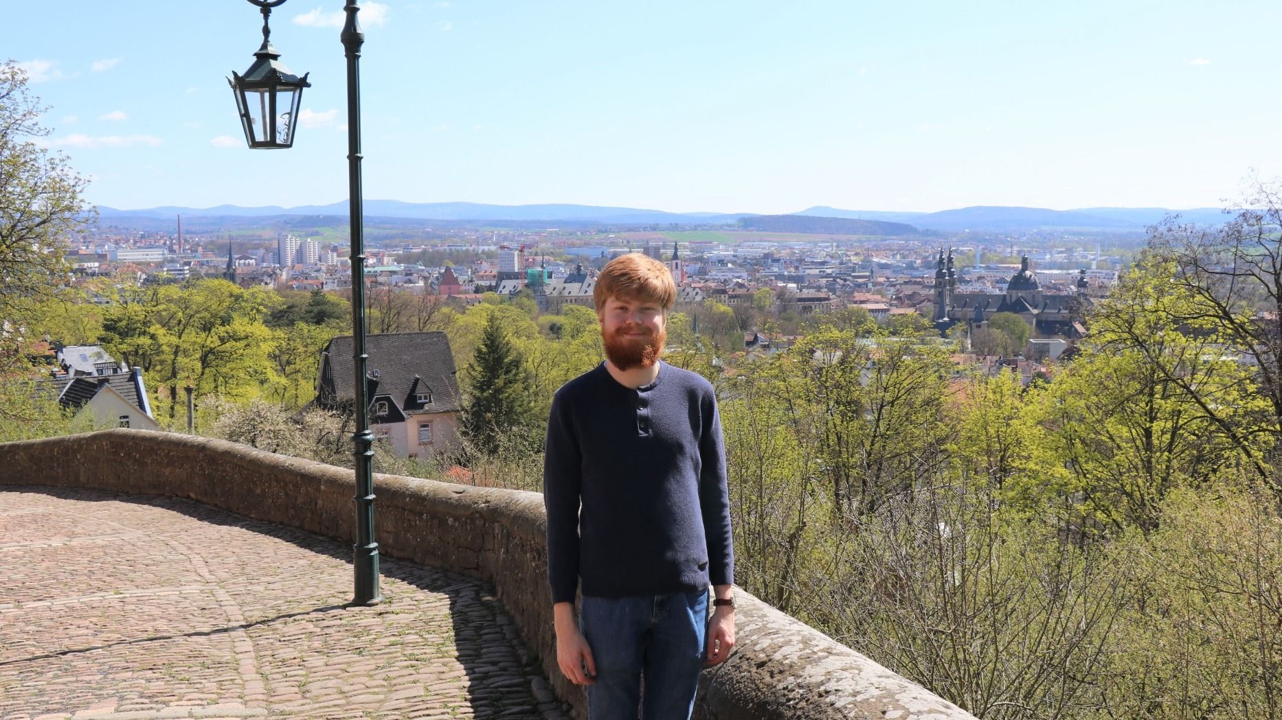 Neue Atmosphäre: Während der Erlebnisinstallation im Dom anlässlich der Landesgartenschau lädt die fast leergeräumte Bonifatiusgruft zum Beten und Bitten ein. Foto: Bistum Fulda / Marzena Seidel