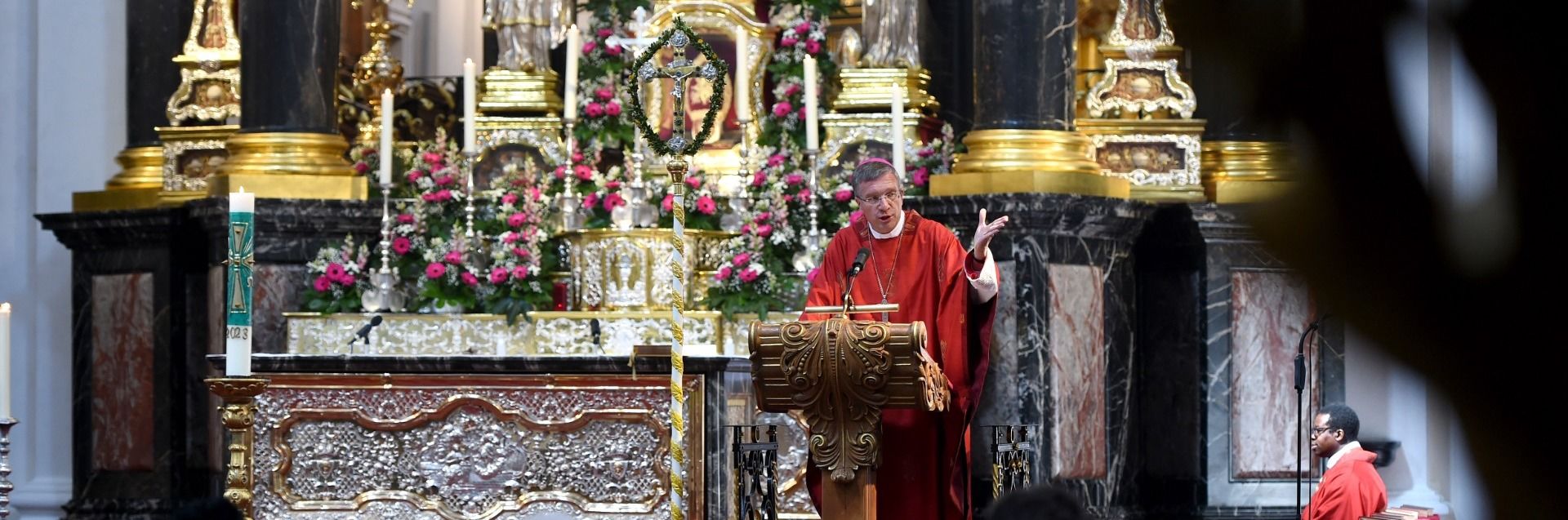 Bischof Gerber: „Die Mitte freihalten“ - Pfingstgottesdienst im Fuldaer Dom. Alle Fotos: Bistum Fulda / Marzena Seidel