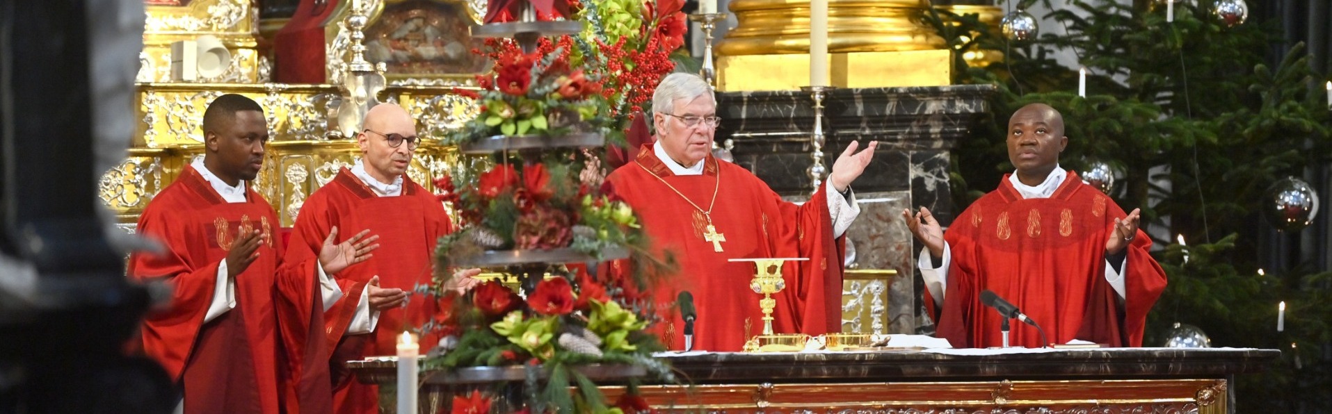 Zweiter Weihnachtsfeiertag im Fuldaer Dom - Pontifikalamt mit Weihbischof und Domdechant Prof. Dr. Karlheinz Diez . Foto: Bistum Fulda / Dr. A. Müller