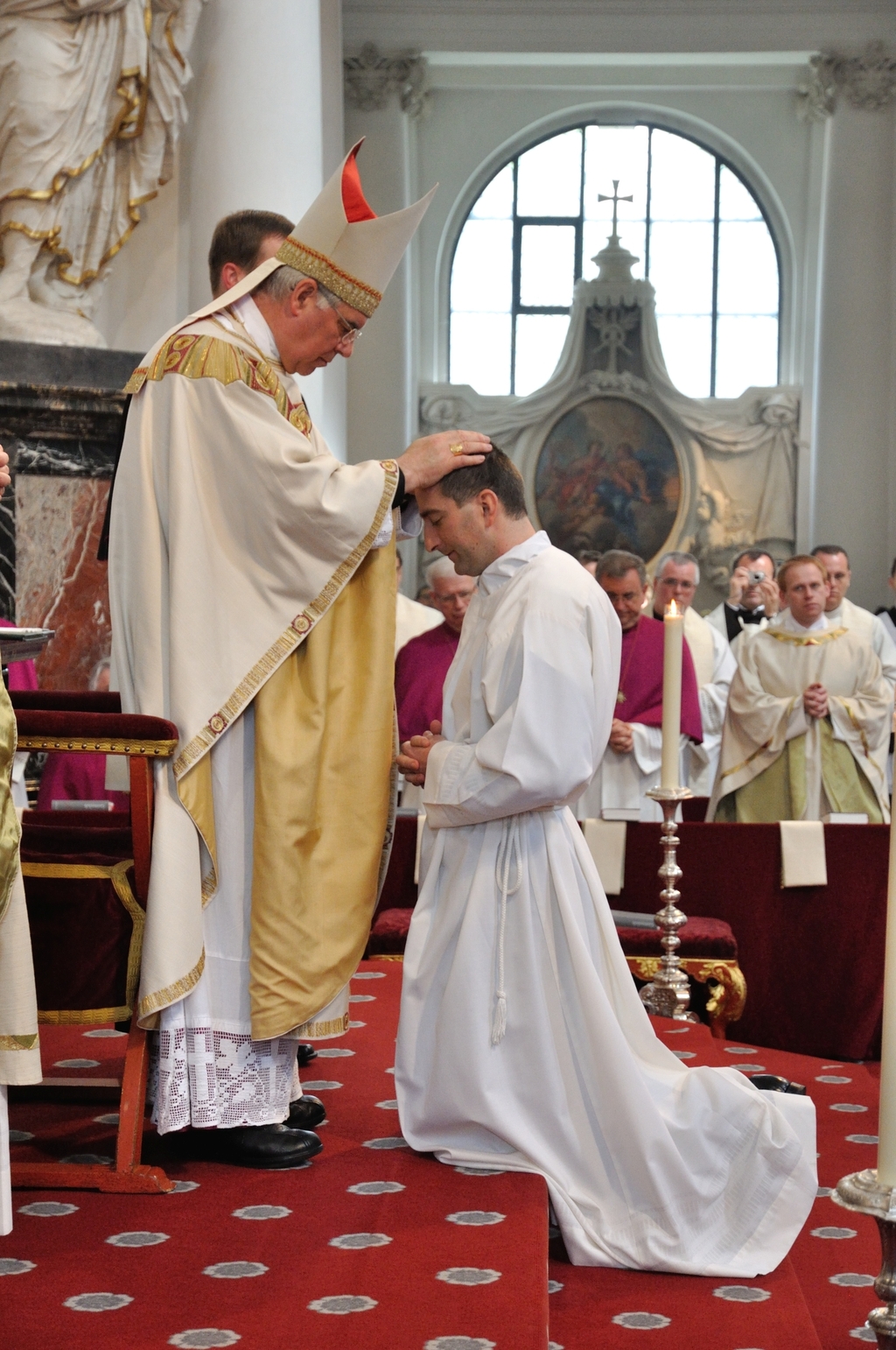 Bistum Fulda Diakonenweihe im Fuldaer Dom