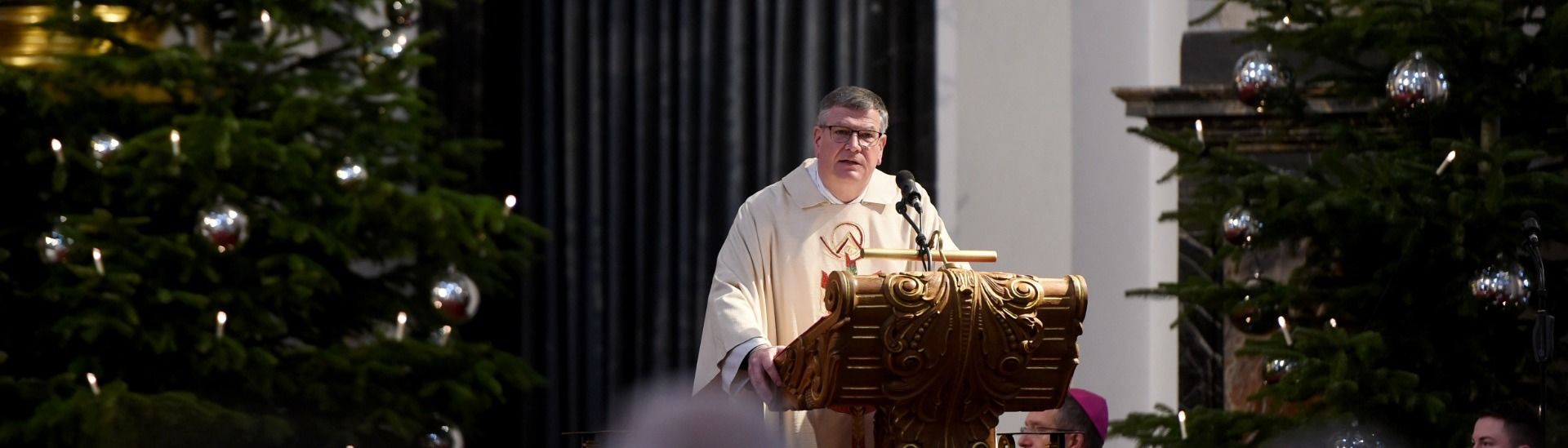 Zeit und Einschnitte: Generalvikar Steinert predigte am Neujahrstag im Fuldaer Dom