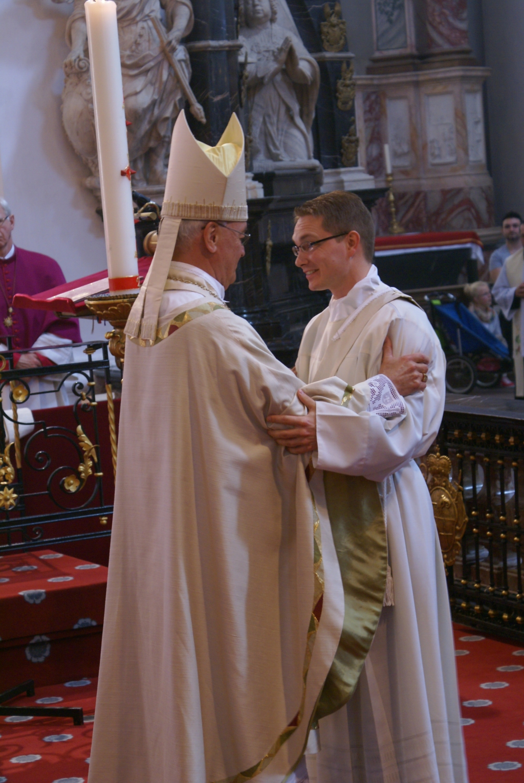 Bistum Fulda Priesterweihe im Fuldaer Dom