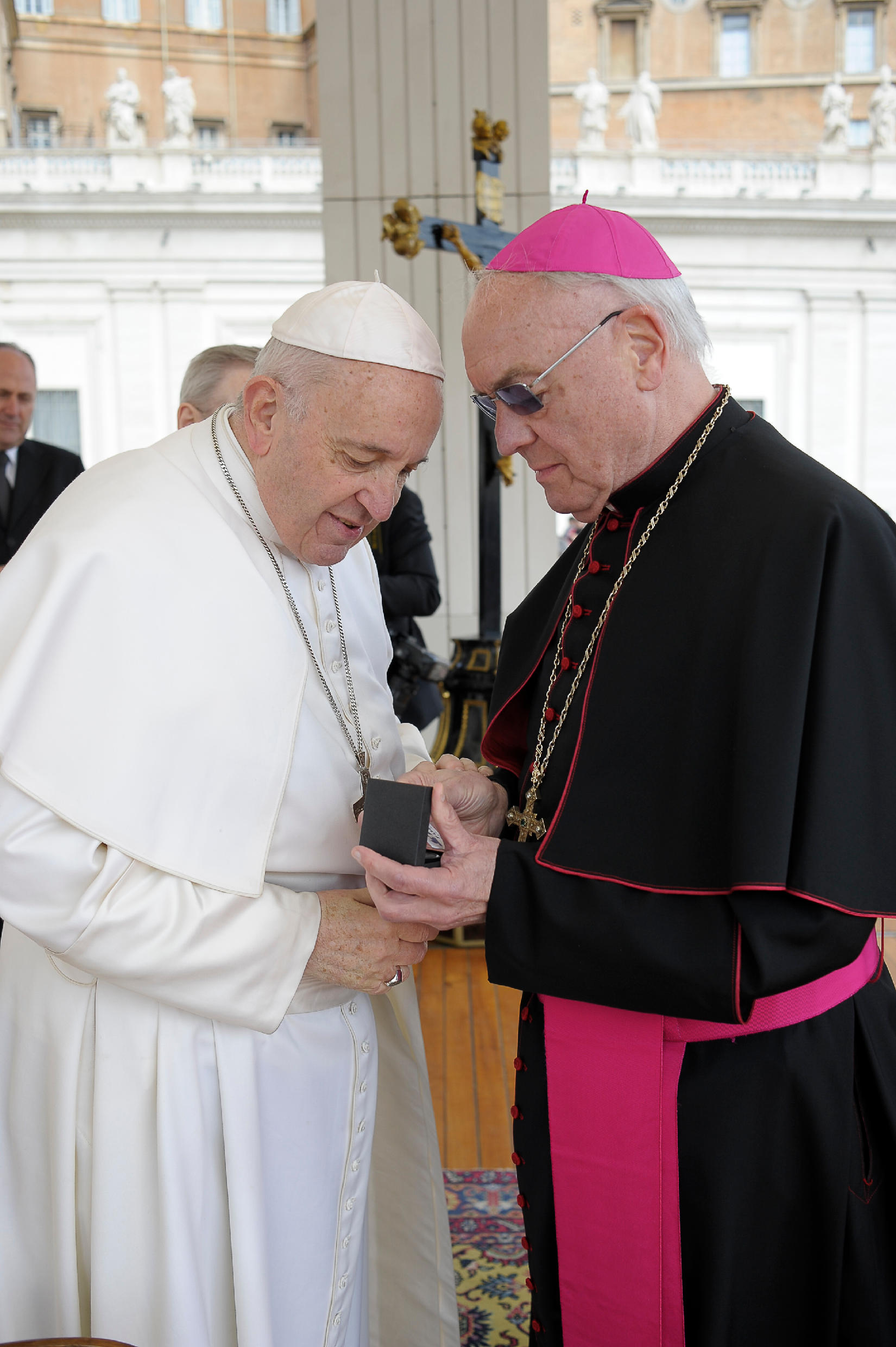 Bistum Fulda Bischof em. Algermissen sprach mit Papst Franziskus über