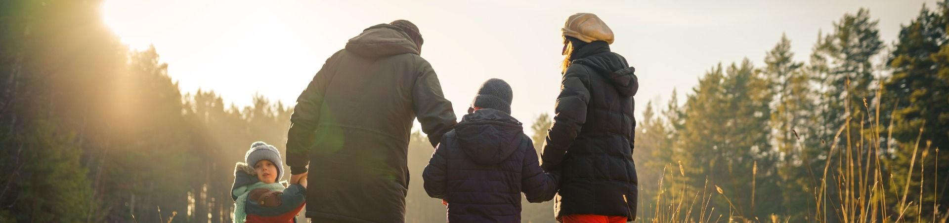 Bischof Gerber dankt Pflegekräften, Telefonseelsorge und Caritas:  „Familien können in Corona-Krise auch wachsen“.