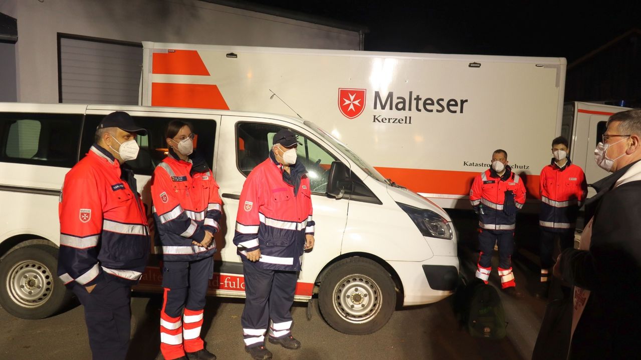 Hilfsgüter-Transport mit Reisesegen gestartet  