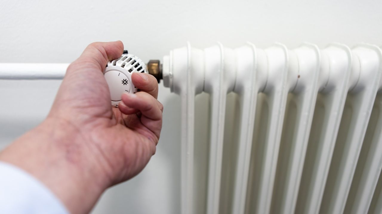 Heizung runter: Die Beschäftigten im Bistum Fulda sollen wo möglich die Temperaturen reduzieren. In Arbeitsräumen etwa auf 19 Grad Celsius. Foto: Bistum Fulda / Burkhard Beintken