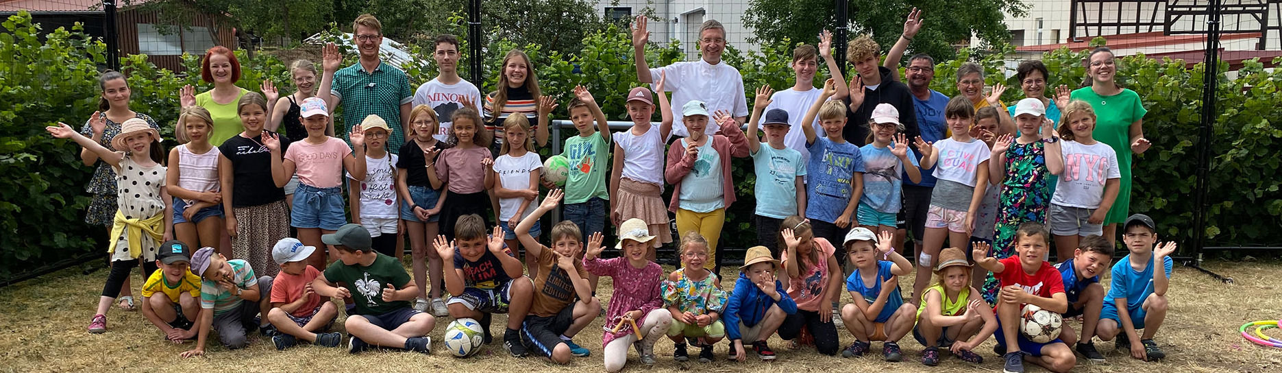 Bischof Dr. Michael Gerber besuchte die Religiöse Kinderwoche in Geisa. 