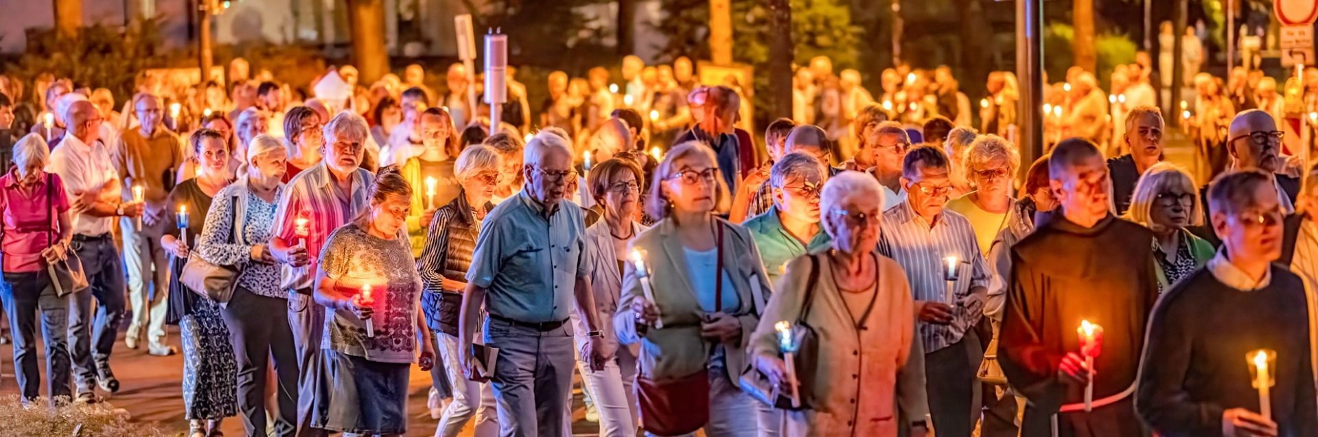 Mariä Himmelfahrt: Lichterprozession