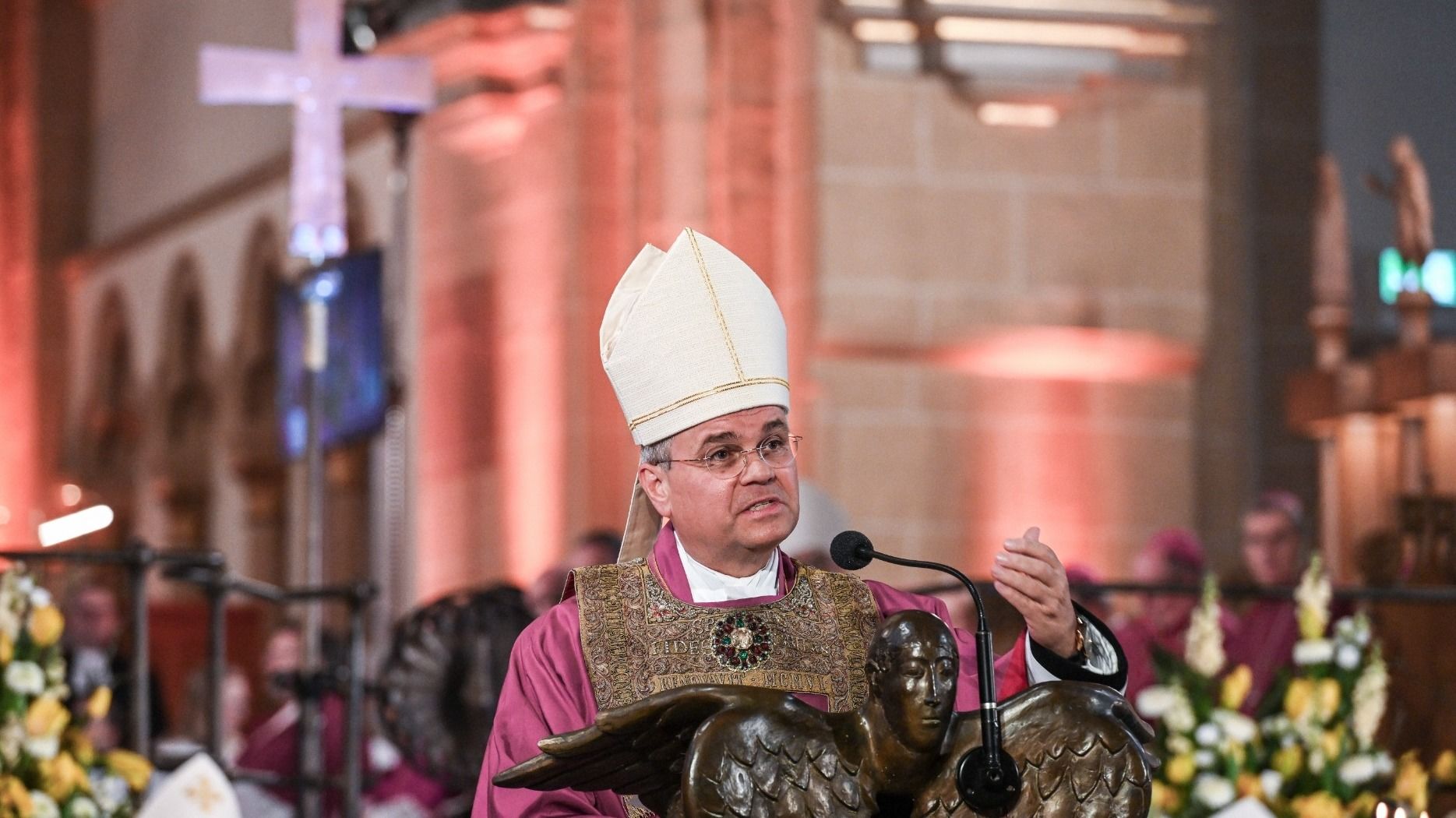 Udo Markus Bentz, Erzbischof von Paderborn, spricht während des Gottesdienstes mit seiner Amtseinführung,am 10. März 2024 im Paderborner Dom in Paderborn. Copyright 2024, KNA GmbH, www.kna.de, All Rights Reserved  