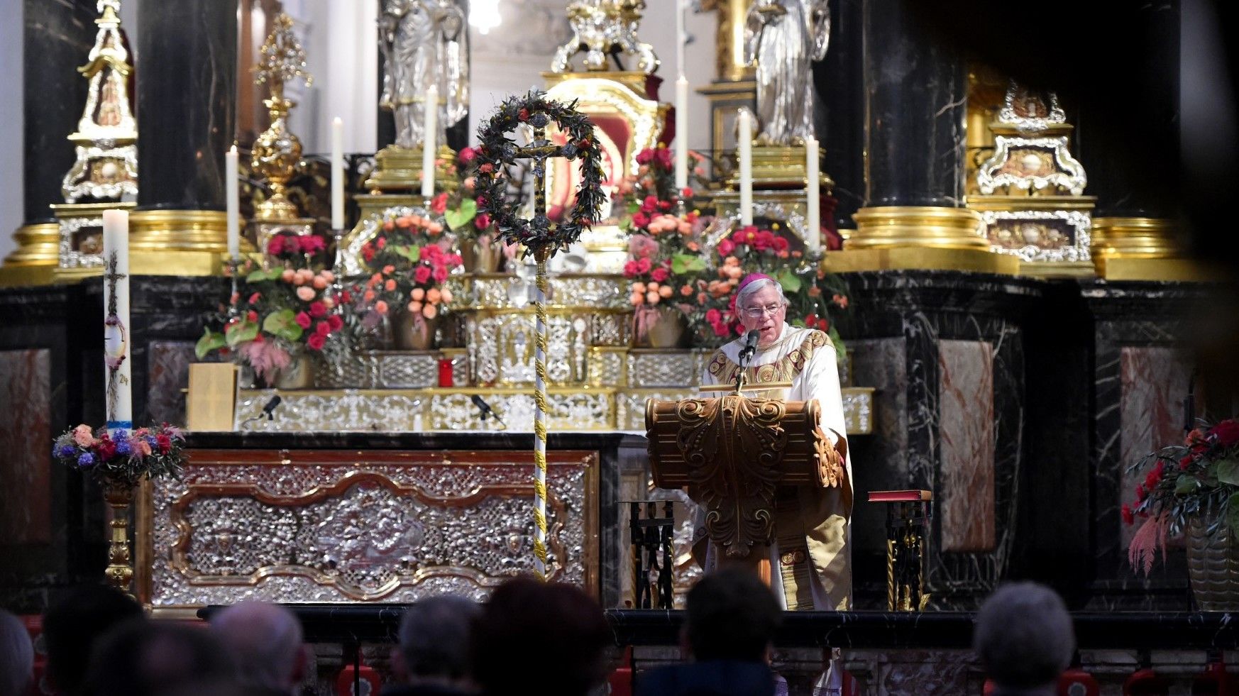 Weihbischof und Domdechant Prof. Dr. Karlheinz Diez feierte am Ostermontag einen festlichen Gottesdienst im Fuldaer Dom. Foto: Bistum Fulda / Marzena Seidel