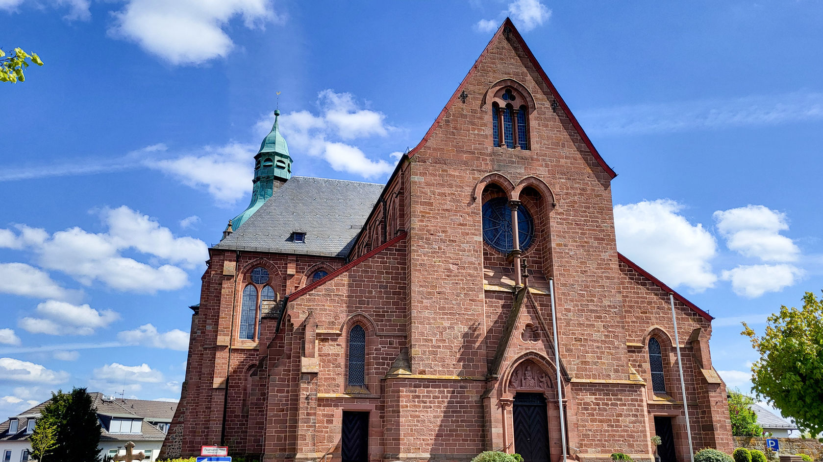 Die Stiftskirche St. Johannes der Täufer. Aus dem Gotteshaus wird an Christi Himmelfahrt live der ARD-Fernsehgottesdienst übertragen.  Foto: Bistum Fulda / Bertram Lenz 