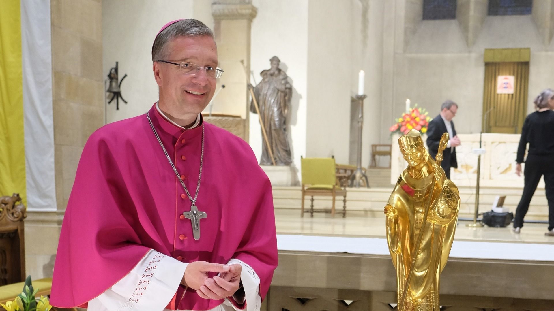 Als Festprediger bei der Echternacher Springprozession in Luxemburg setzt sich Fuldas Bischof Dr. Michael Gerber am Pfingstmontag für gemeinsame europäische Werte und Traditionen sowie für synodale Prozesse innerhalb der Kirche ein.Foto: Erzbistum Luxemburg / Gérard Kieffer