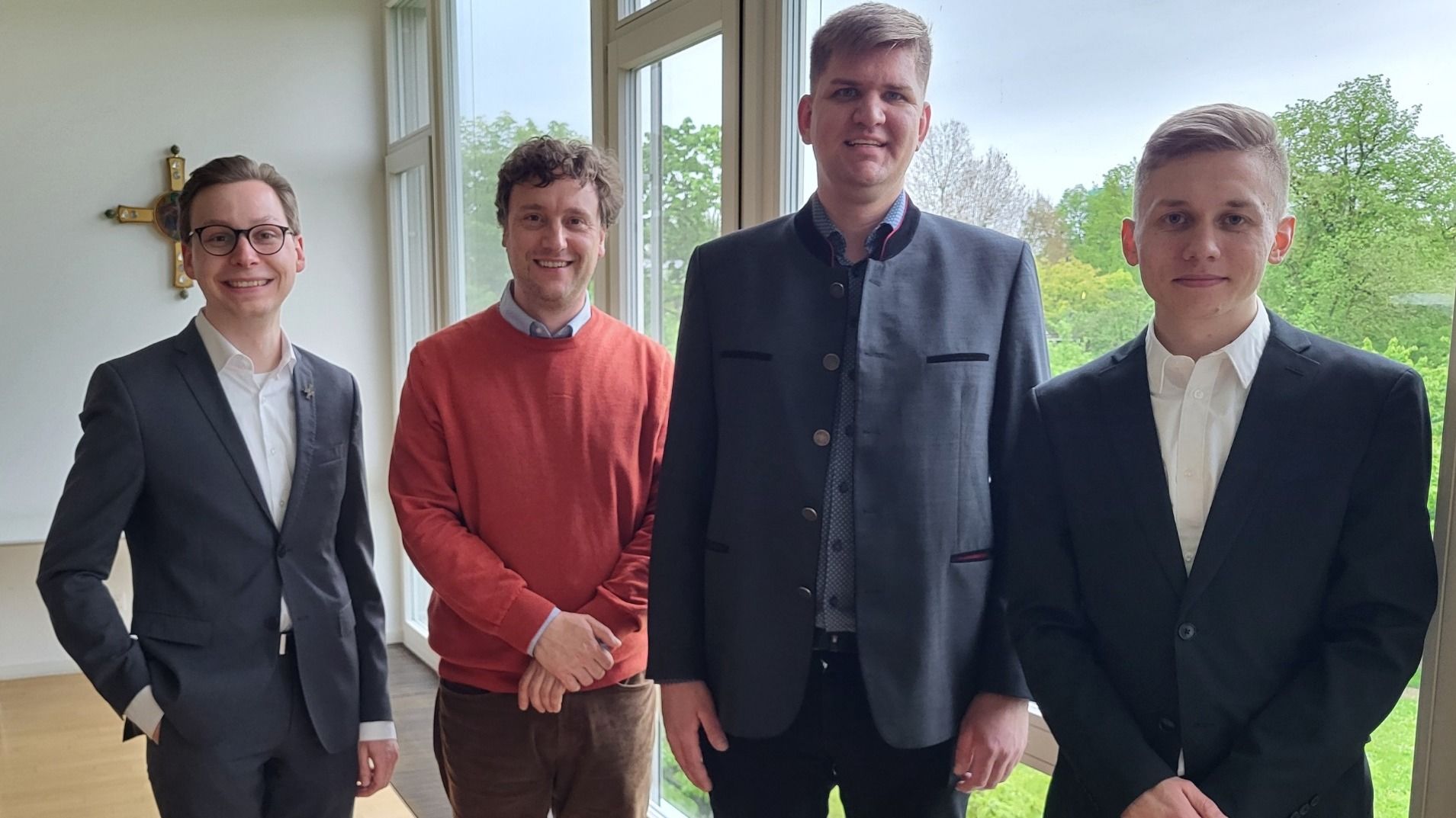 Der 8. Juni wird ein großer Tag sein für Marcel Krawietz, Dr. Martin Nitsche, Daniel Schier und Andreas Szumski (von links). Dann werden die vier Männer von Weihbischof Professor Dr. Karlheinz Diez zu Diakonen geweiht. Foto: Bistum Fulda/Bertram Lenz  