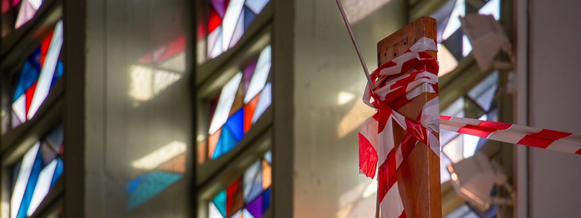 Die Umbauarbeiten in der Kirche sind in vollem Gange. Schließlich soll bis 12. April alles fertig sein.