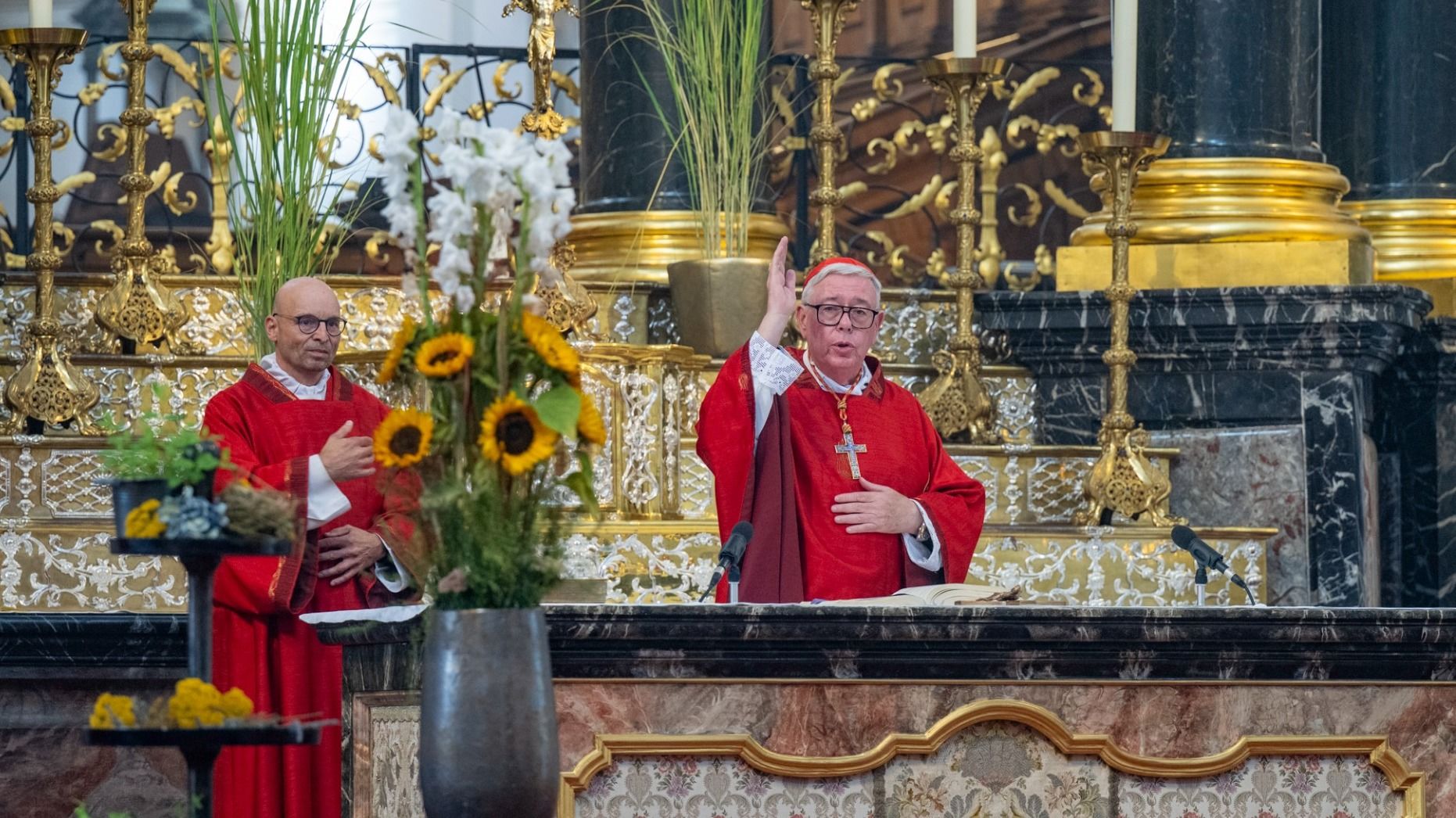 Pontifikalamt mit dem Luxemburger Erzbischof am Sonntagvormittag im Fuldaer Dom. Alle Fotos: Bistum Fulda / Martin Engel