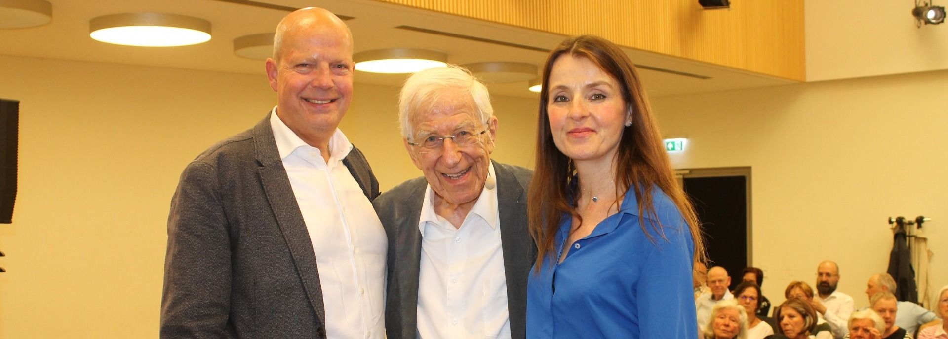 Gunter Geiger (von links), Franz Alt und Alexandra Mann beim Akademieabend in der Katholischen Akademie Fulda.