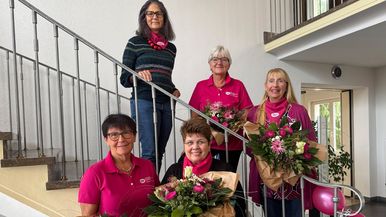 Der neu gewählte Diözesan-Vorstand der Fuldaer kfd mit der geistlichen Leiterin Patricia Kraus, Claudia Engel und Christine Wolter-Görs (hintere Reihe) sowie Cornelia Leitsch und Jutta Hamberger (vordere Reihe). Es fehlt Hiltrud Gothmann-Horn. Foto: Bistum Fulda / kfd