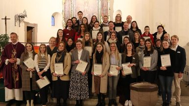 31 Frauen und Männer haben von Bischof Dr. Michael Gerber im Rahmen eines feierlichen Gottesdienstes die Missio Canonica verliehen bekommen.